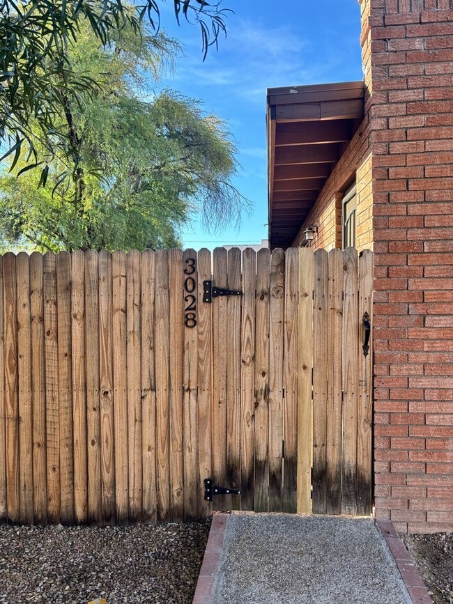 Building Photo - 3028 N Edith Blvd Unit 3028 Edith