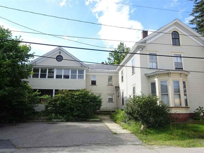 Building Photo - 59 Dunbar St Unit Apt 2 (Right)