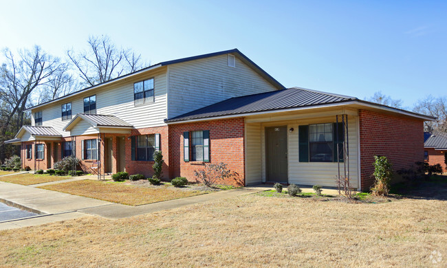 Building Photo - Pecan Lane Rental