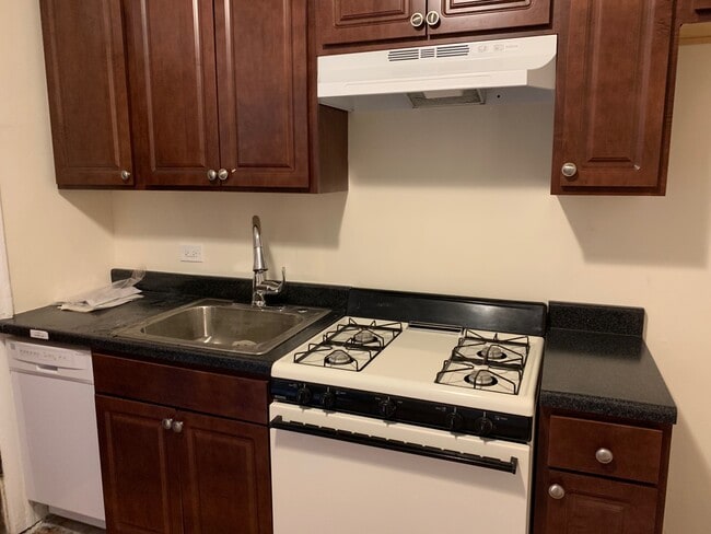 Photo - 2110 N Saint Louis Ave Unidad 2