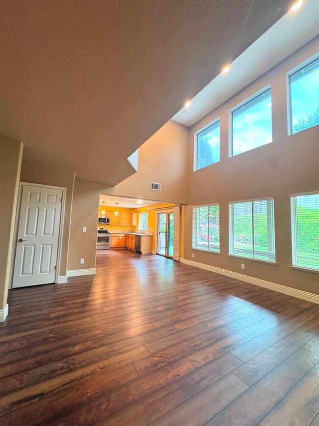 Photo - Spacious4bd home with Loft - Beautiful Folsom Neighborhood