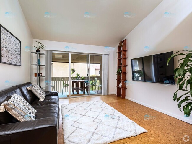 Building Photo - Top Floor Furnished Condo In The Heart Of ...