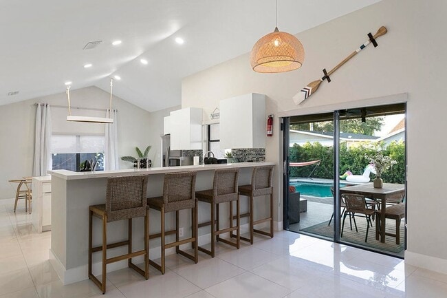 Photo - 231 SE 8th St