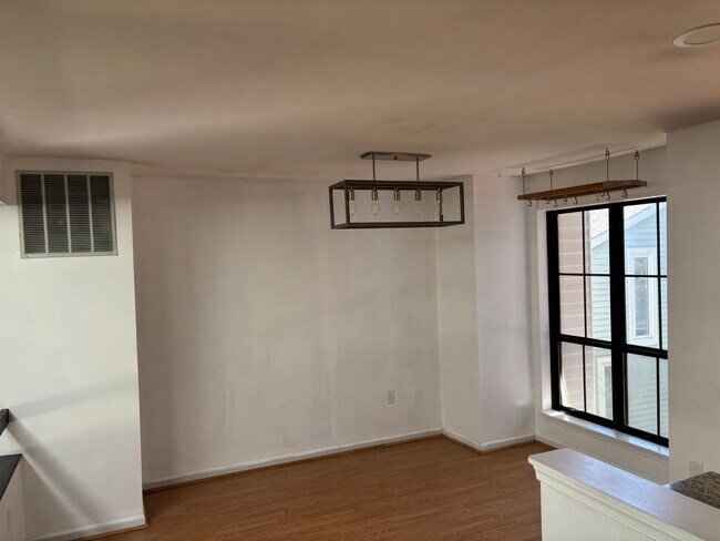 Photo - 913 Langdon Ct