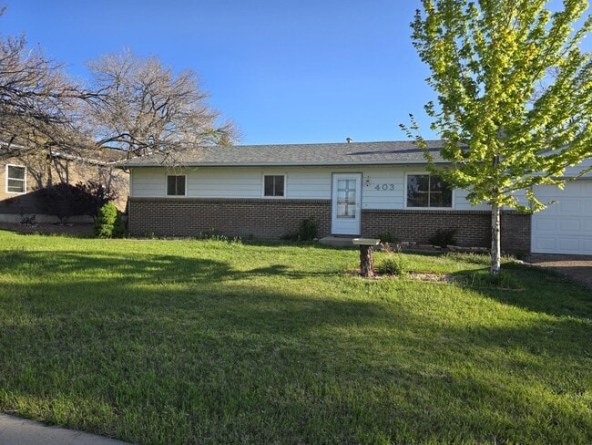 Building Photo - 403 Greenway Dr