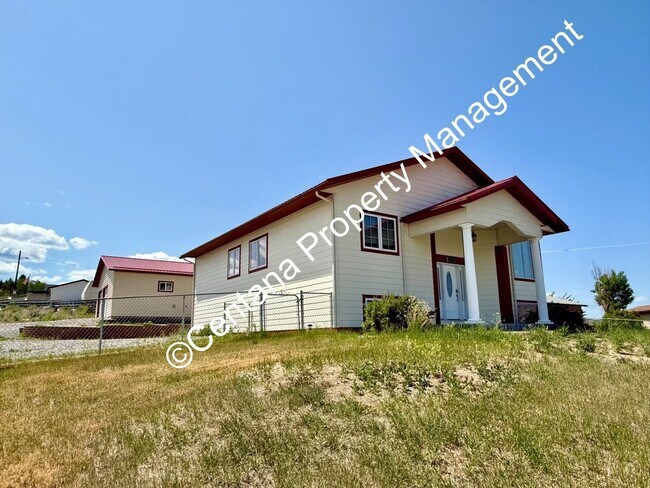 Photo - Beautiful home on the outskirts of town!