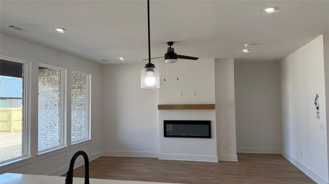 Photo - 2330 Longfellow Dr