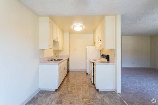 2 HAB, 2 BA - 930 ft² - Alderwood