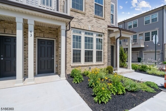 Photo - 43 S Davenport St Townhome