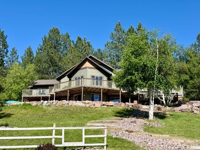 Building Photo - Spacious 4 Bed 3.5 Bath Home in Frenchtown!