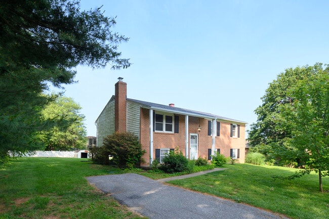 102 Roosevelt Rd