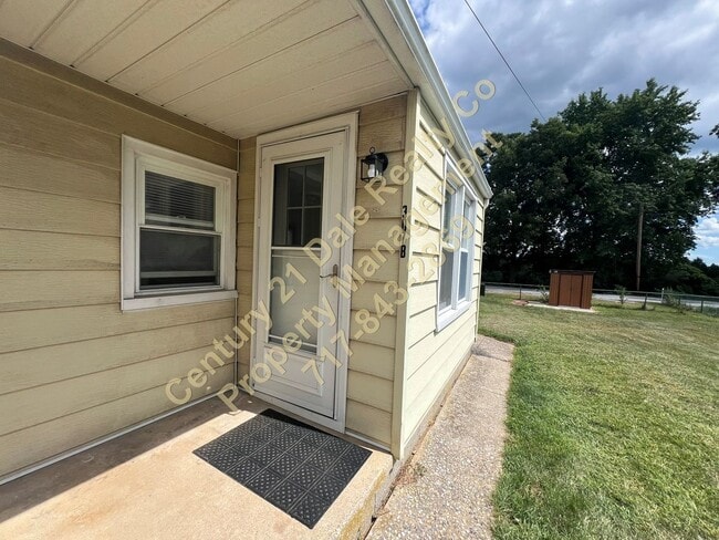 Photo - 1 Bedroom 1 Bath Home with a bonus room in... Unit B