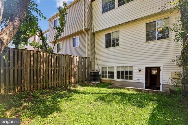 Building Photo - 5913 Spruce Run Ct