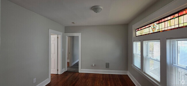 Building Photo - 111 Smith St Unit 2 Rental
