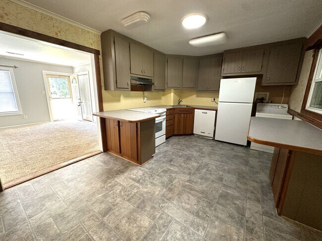 Photo - Charming 3BR/1.5BA Home in Oxford Heights Subdivision