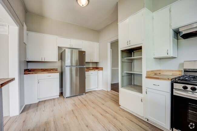 Building Photo - Freshly Updated 3 Bedroom House