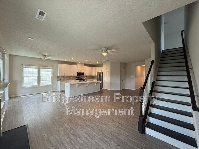 Photo - 2194 Schmidt Dr W
