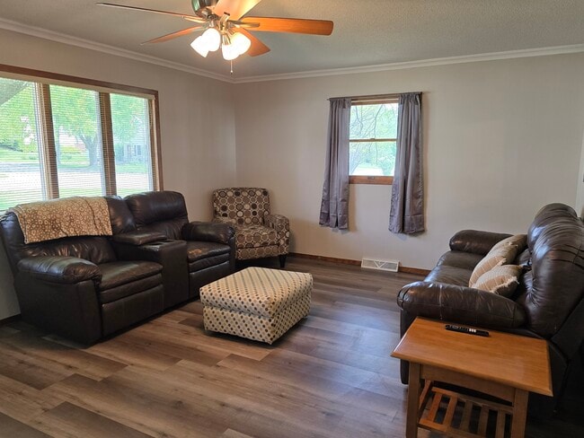 Photo - 220 8th St NE