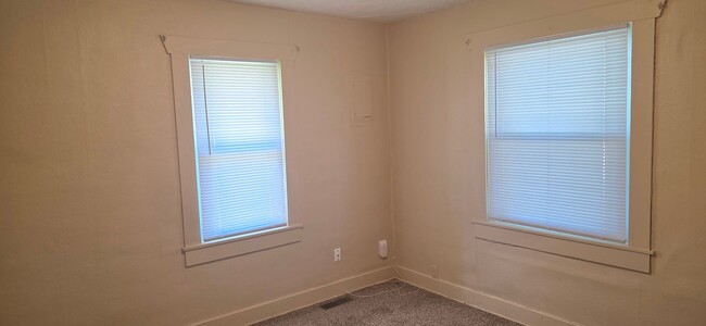 Photo - 2 bedroom/1 bathroom for $850!
