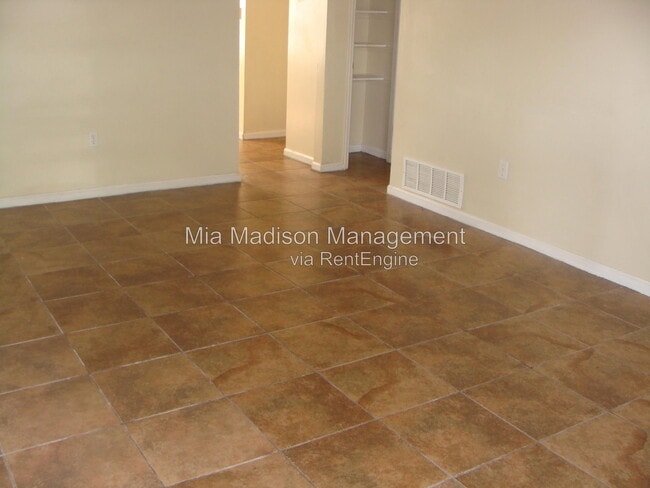 Photo - 1 Oak Forest Ln Unit B
