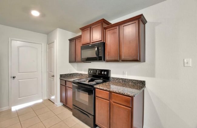 Photo - 15418 Hillside Ml Dr