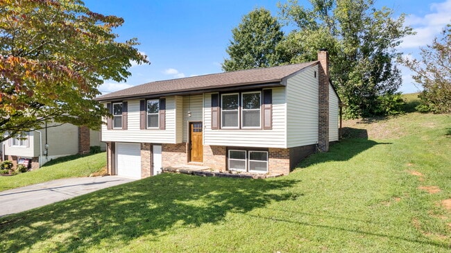 Building Photo - 1060 Okrina Dr Rental