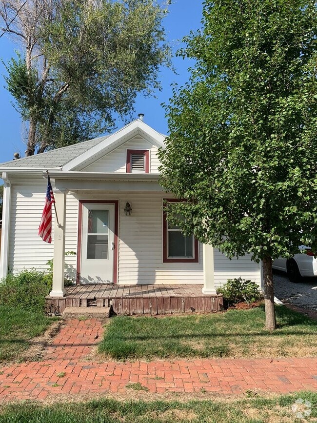 Building Photo - 1 bed 1 bath house