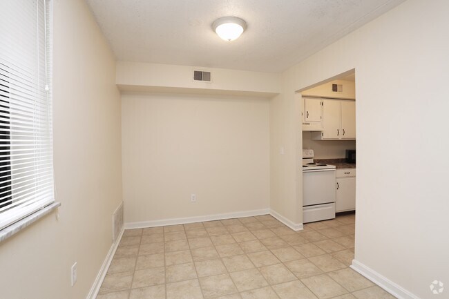 2BR - Dining Area - Hidden Pines