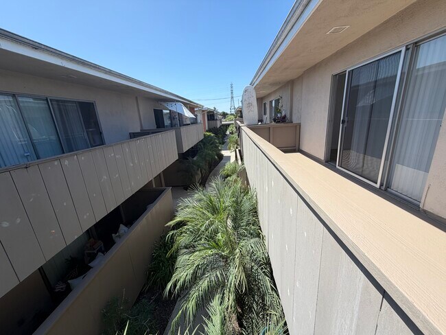 1x1 large balconies south facing