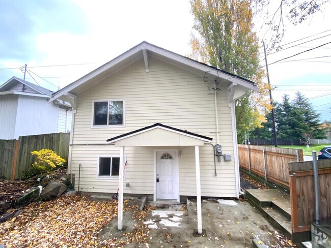 Building Photo - 5503 5th Ave NE Unit Lower Rental