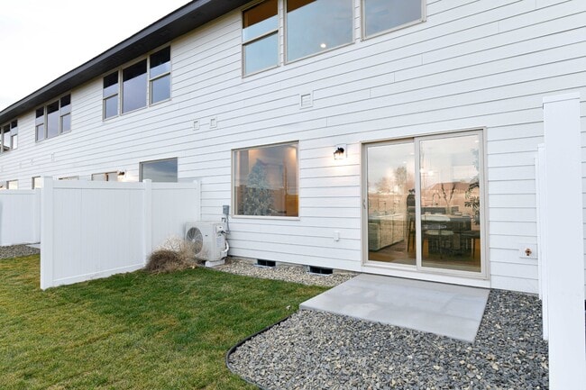 Photo - 925 N Elm Ave