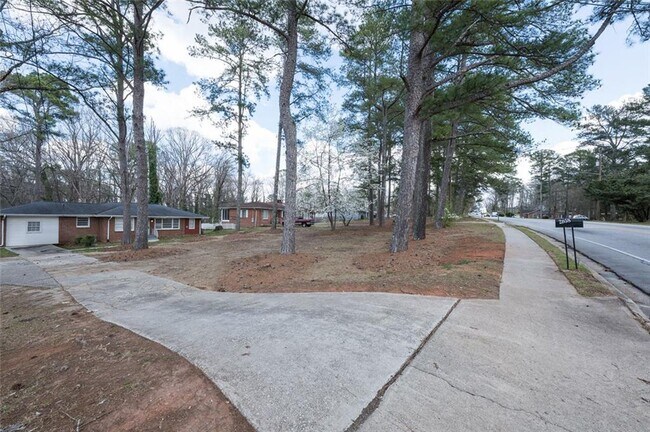 Photo - 2058 River Rd