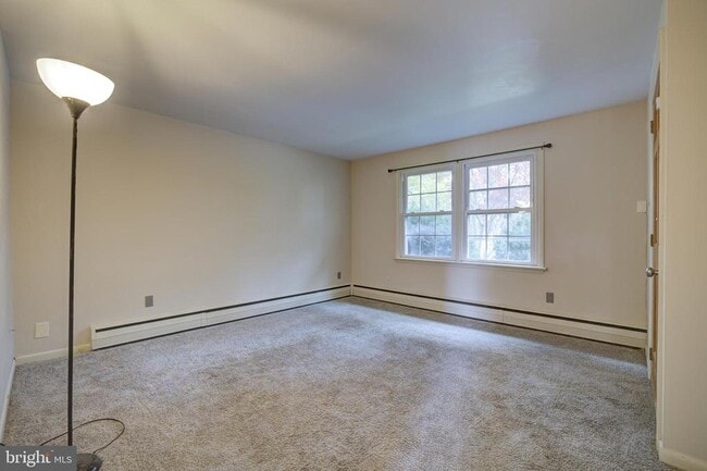 Photo - 107 E 6th St