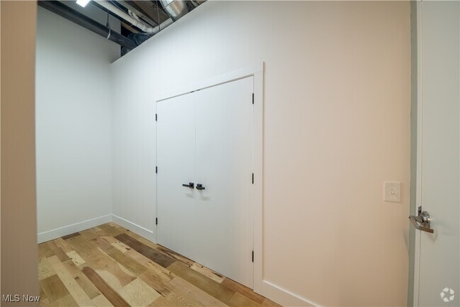 Building Photo - 635 W Lakeside Ave Unit 100 A1 Rental