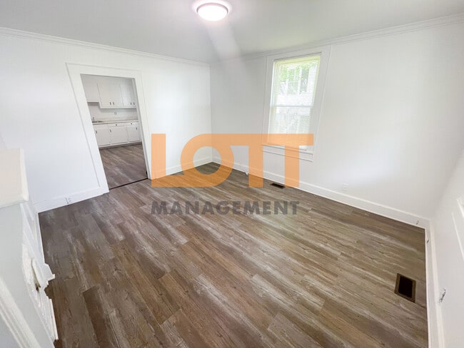 Photo - 276 Moore St