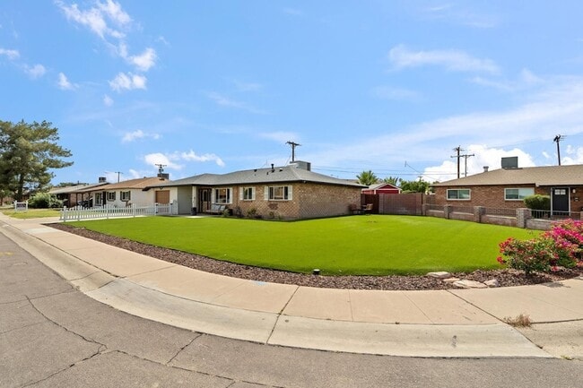 2234 N 74th Way