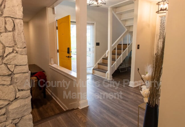 Photo - 129 Hermitage Woods Dr