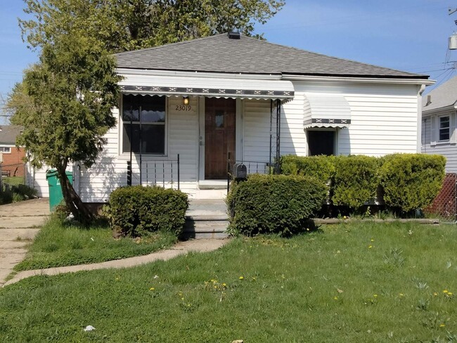 2 Bedroom Home In Eastpointe - 2 Bedroom Home In Eastpointe