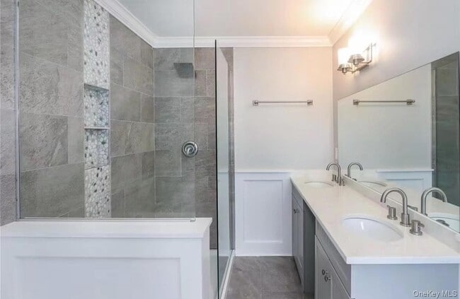 Photo - 335 Gillette St