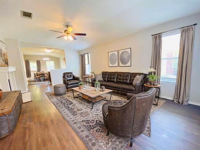 Photo - 124 Easy St