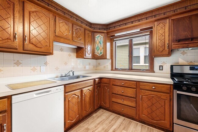 Photo - 74 Woods Ave Unit #2