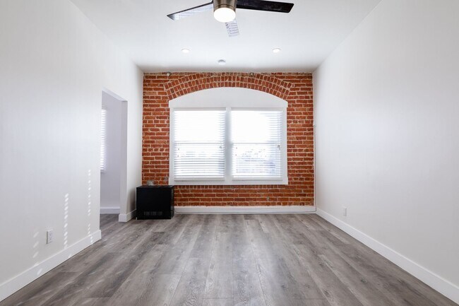 Cozy & Contemporary Studio in Koreatown