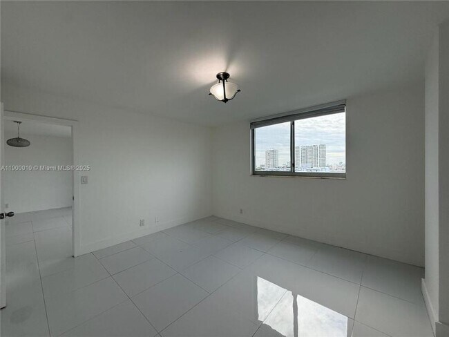 Photo - 2 bedroom in Sunny Isles Beach FL 33160 Unit 808