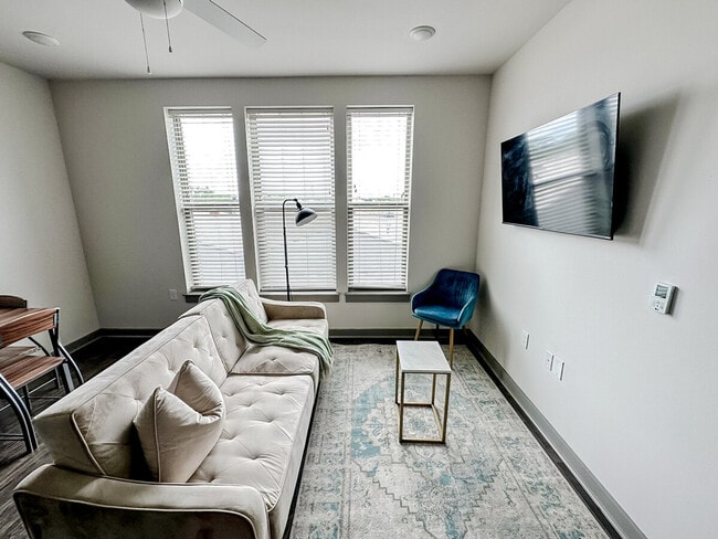 Photo - 111 E 4th St Unidad ID1036786P