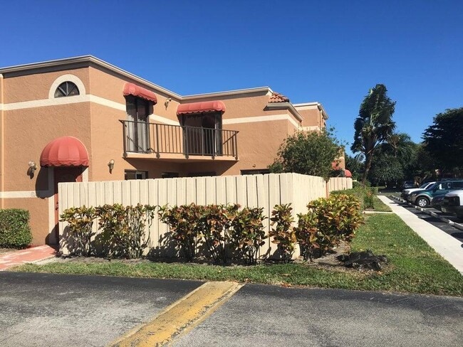 Building Photo - 6142 Seven Springs Blvd Rental