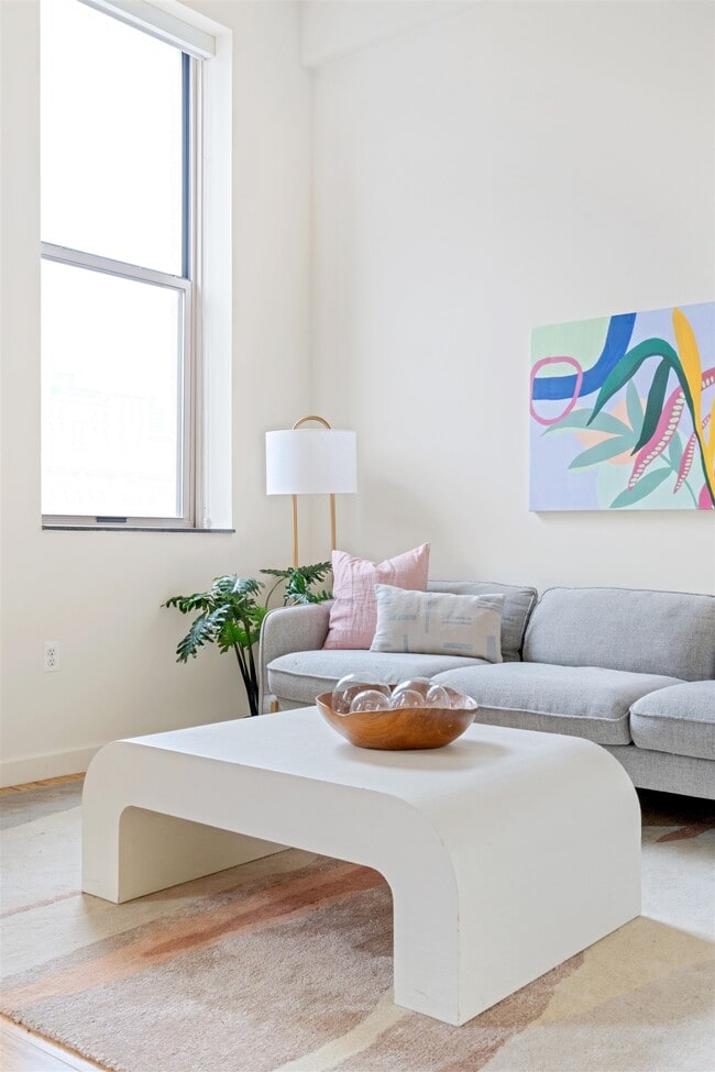 Photo - 232 PAVONIA Ave Unidad 608