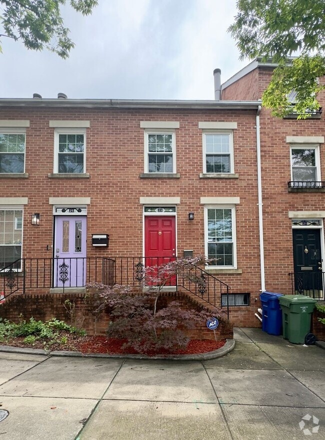 Building Photo - Charming 2 Bedroom/2 Bathroom Apartment in...