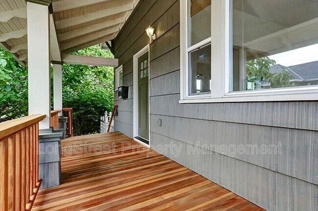 Photo - 2624 NE Sumner St