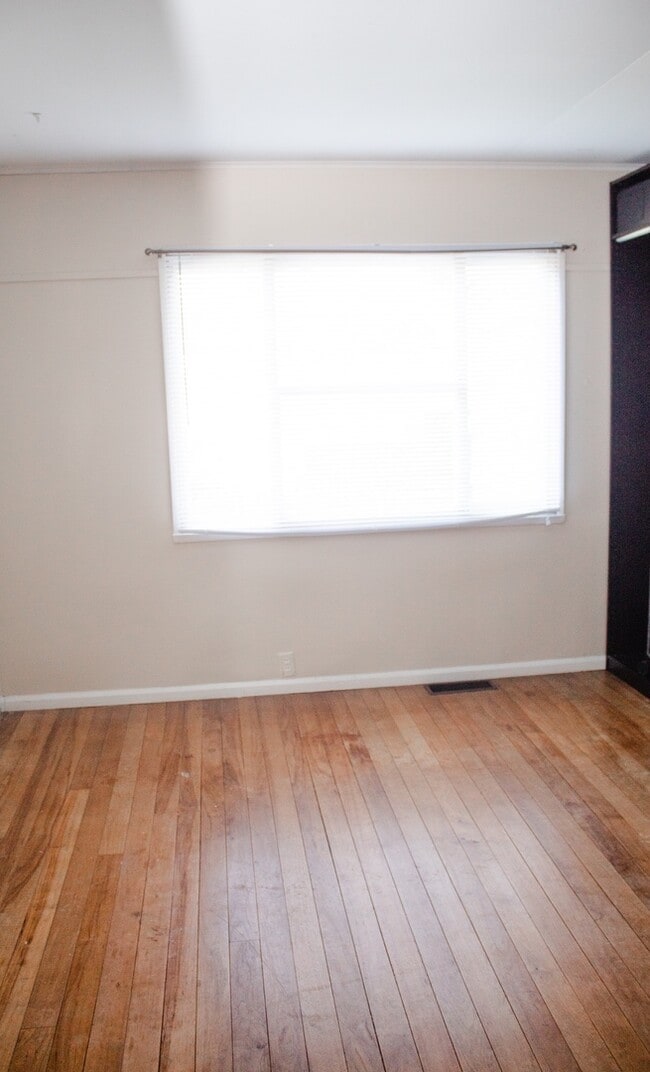 Photo - 3 Bedroom 1 Bath Near Campus