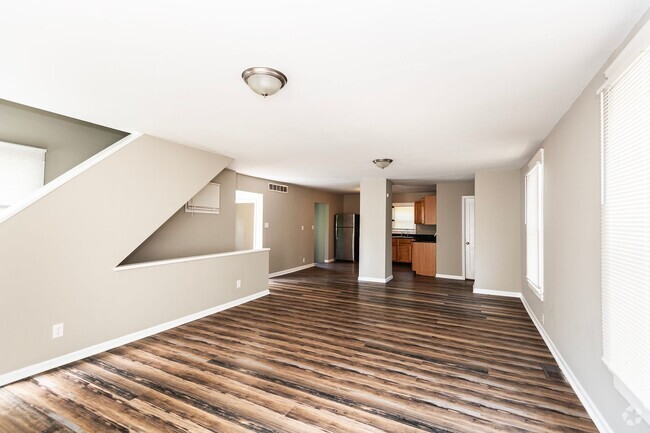 Building Photo - Amazing 3 Bedroom 2 Bathroom Home